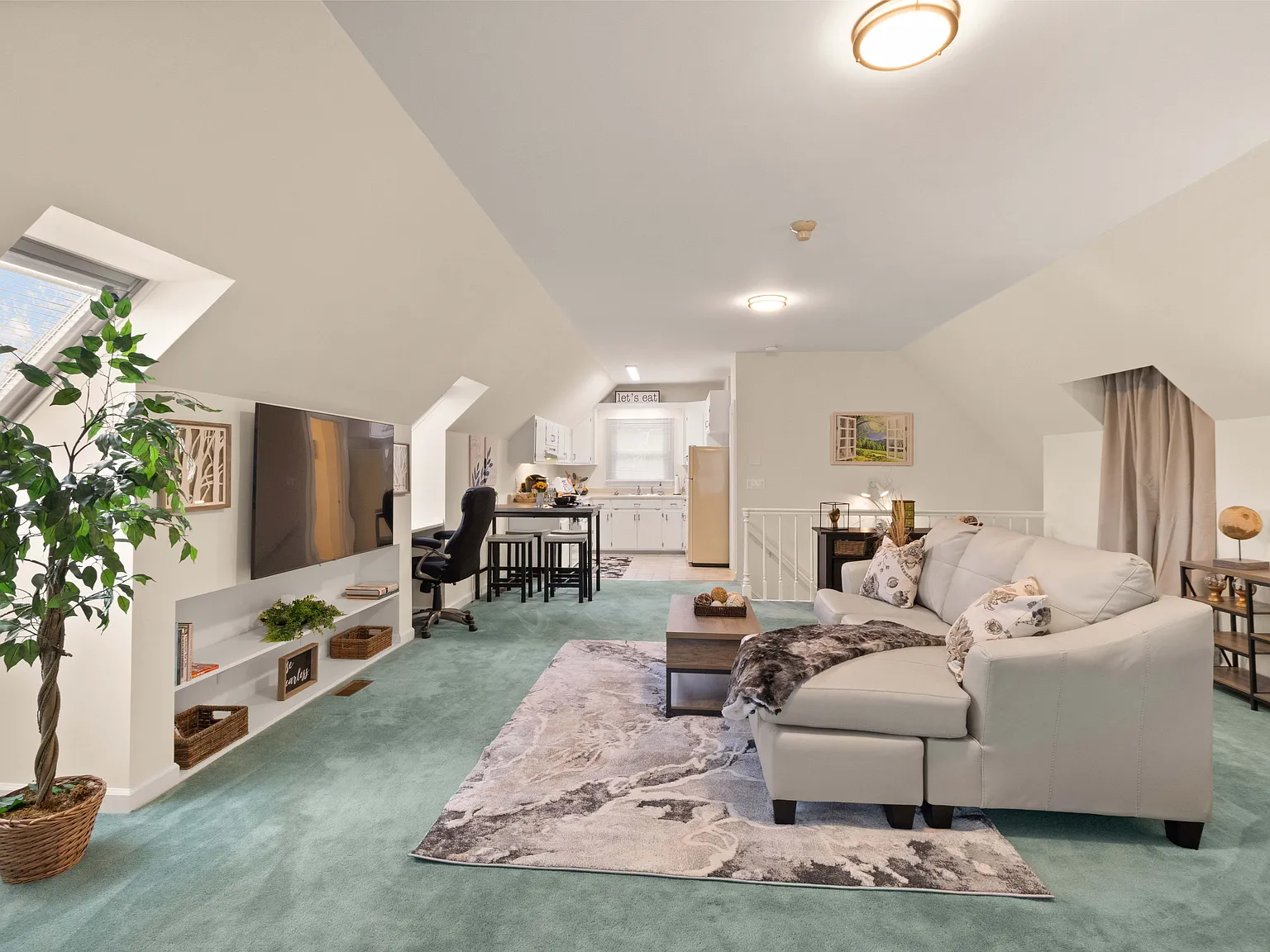 1 bed, 1.0 bath, 800 sqft, $2,200 — Photo 1