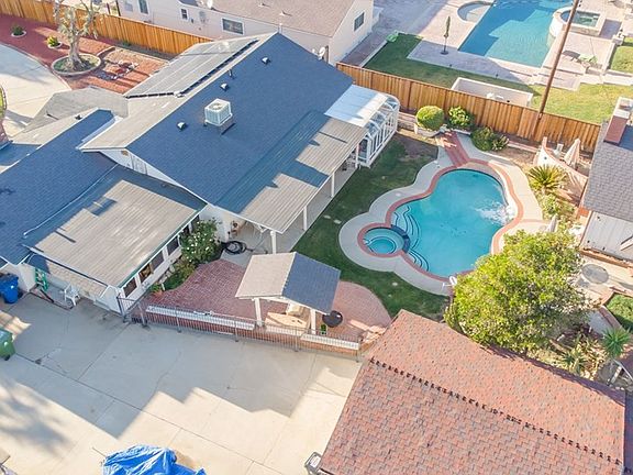3rd image of 13720 Glenoaks Blvd