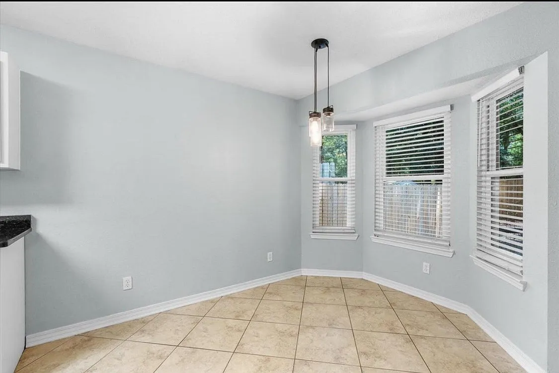 116 Fairoaks Dr — Photo 3