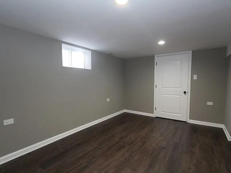 8719 S Honore St — Photo 22