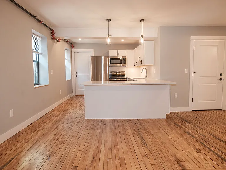 444 Fore St #202 — Photo 3