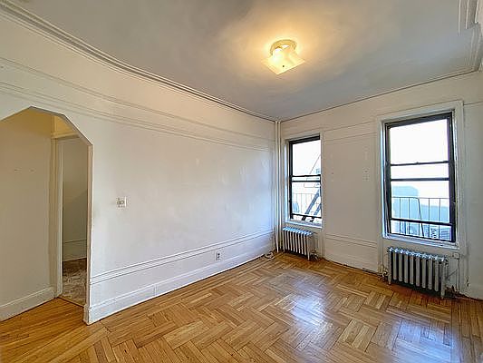 2nd image of 230 7th Ave APT 3r