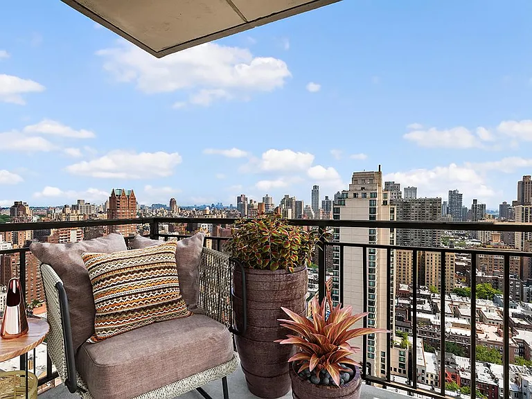 300 E 75th St #31H — Photo 1