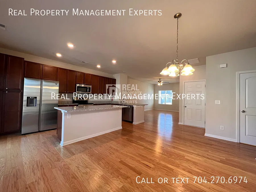 **Coming Soon**Beautiful 3br 2.5ba Townhouse In Charlotte! — Photo 4