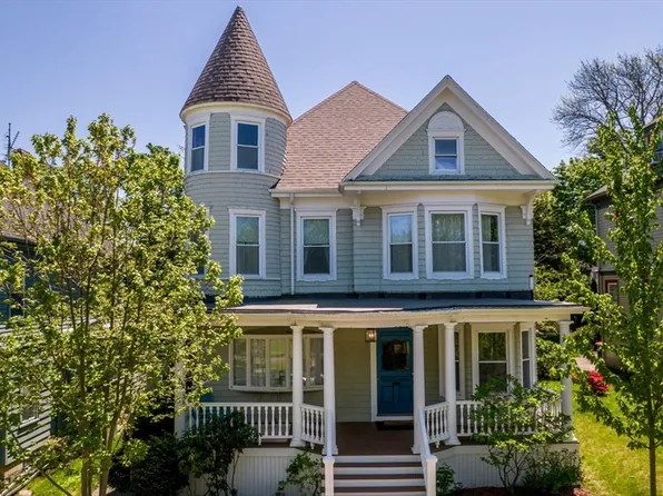 42 Pearl St, New Bedford, MA 02740