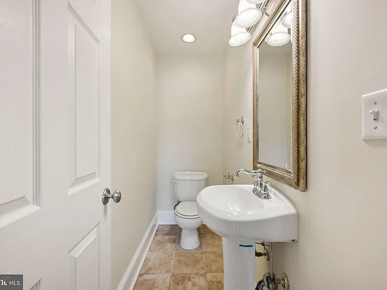 1814 E Pratt St — Photo 30