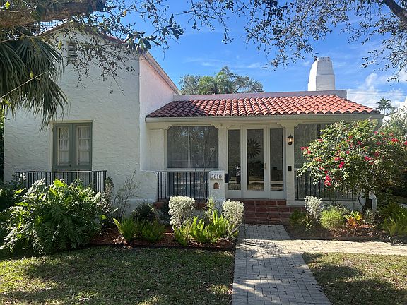 4th image of 2610 Alhambra Cir