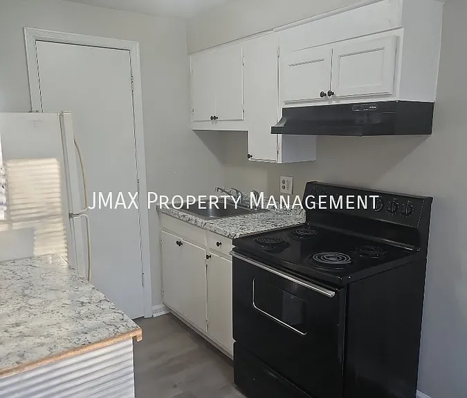802 Westside Blvd NW #9 — Photo 3