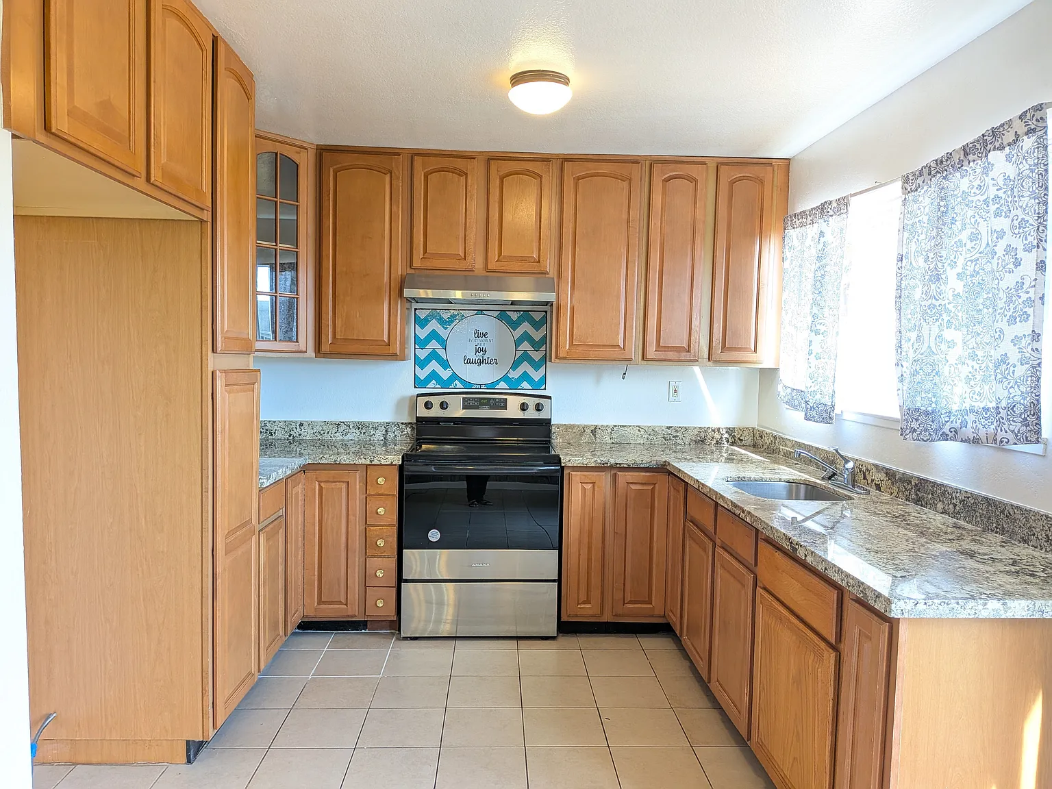 4 bed, 1405 sqft, $3,000 — Photo 4