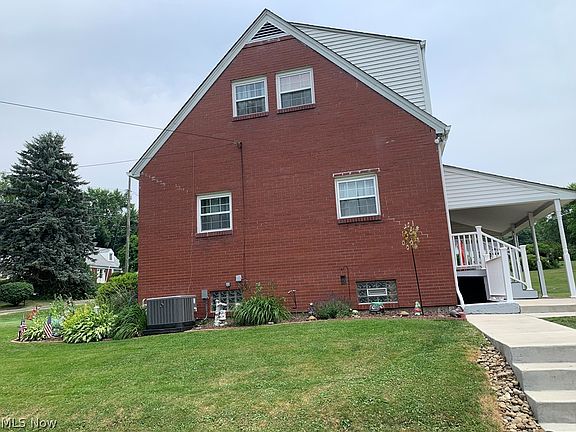 3rd image of 734 Lang St