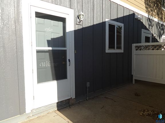 2nd image of 1012 S Bridgeport Pl
