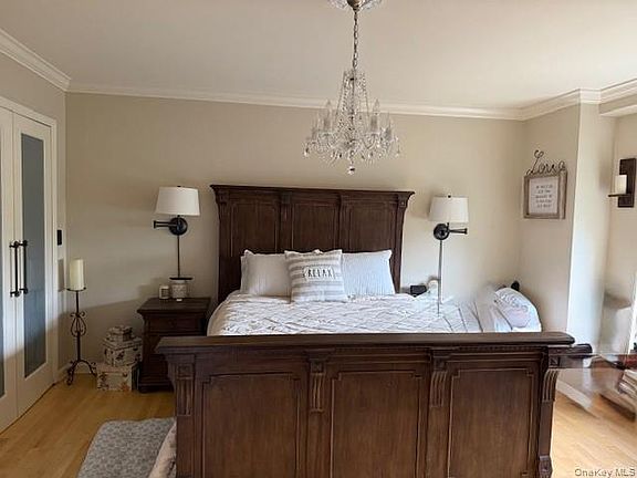 4th image of 5700 Arlington Avenue #4V