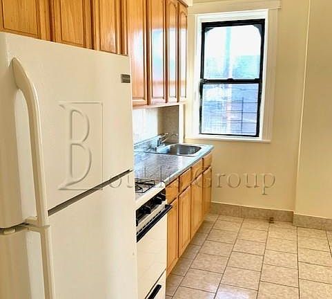 2nd image of 3004 47th St APT 3L
