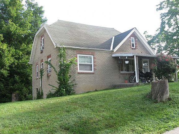 3rd image of 104 Franklin St