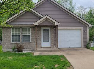 1011 SW Blue Branch Dr, Grain Valley, MO 64029