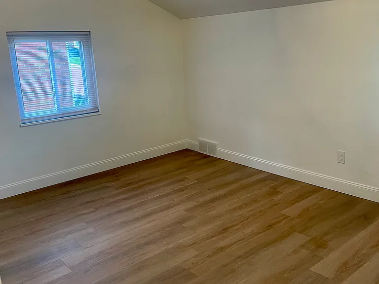 2045 Fairland St — Photo 8