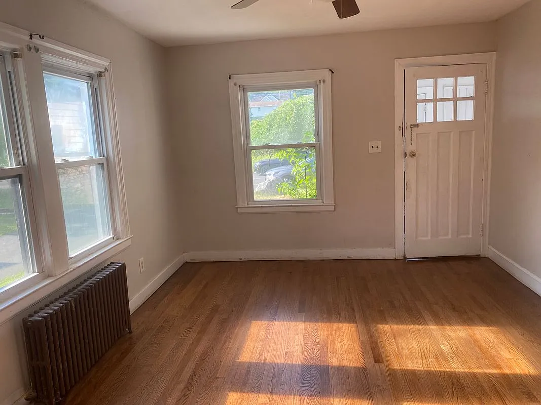 2 bed, 1.0 bath, 1100 sqft, $2,000 — Photo 3