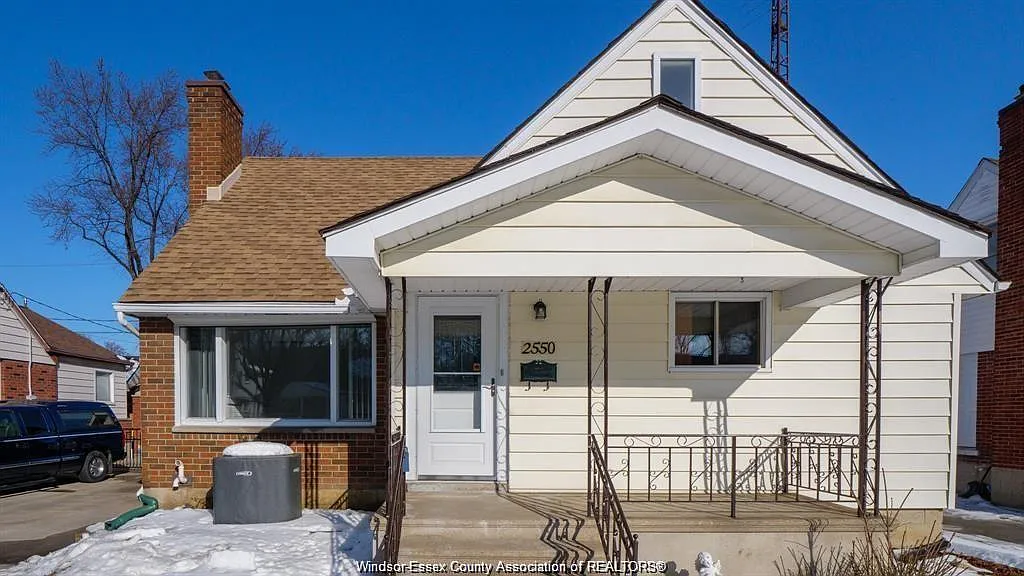 5 bed, $2,700 — Photo 1