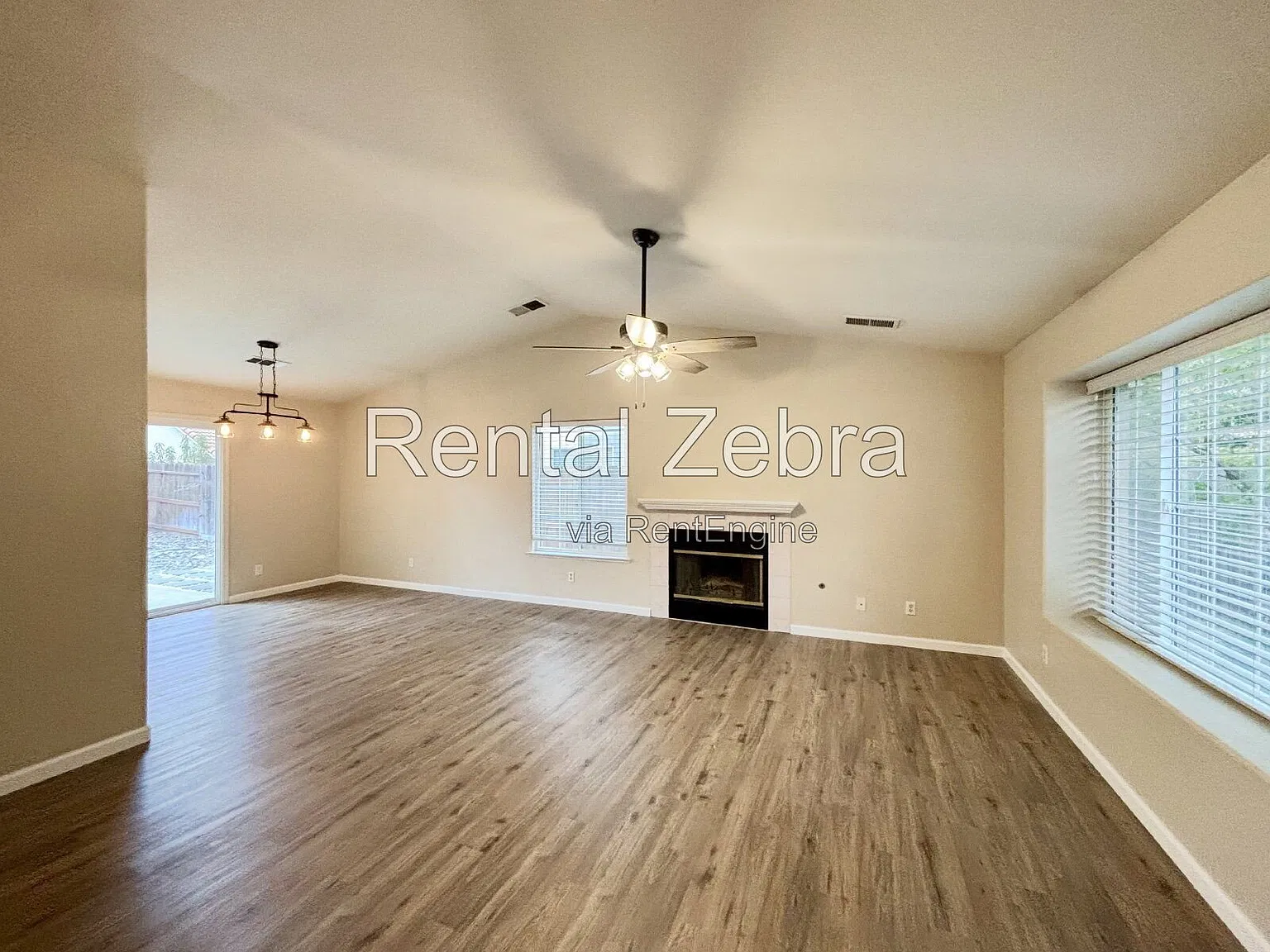 3 bed, 2.0 bath, 1293 sqft, $2,150 — Photo 3