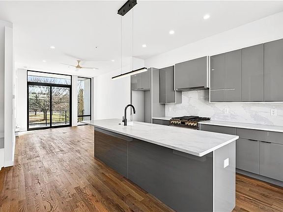 3rd image of 105 Georgia Ave SE #10