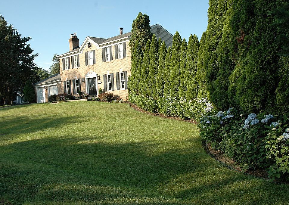 1st image of 11921 Holly Spring Dr