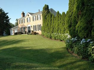 11921 Holly Spring Dr, Great Falls, VA 22066