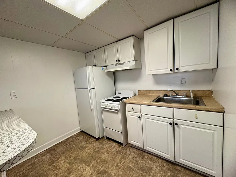 534 W Market Street — Photo 7