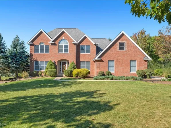 8373 Hunting Dr, North Royalton, OH 44133