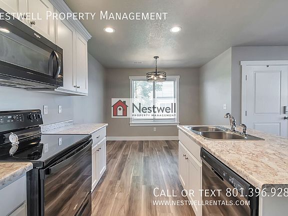 2nd image of 906 N Apple Seed Ln