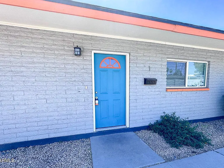 1118 S McClintock Dr #1 — Photo 22
