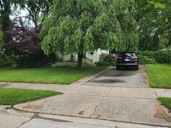 2nd image of 23240 Eureka Ave