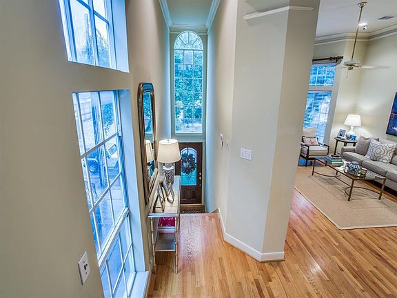 3rd image of 2307 McDuffie St #B