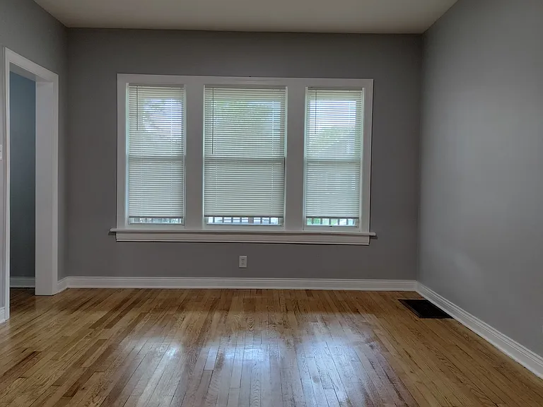 1344 W 98th Pl — Photo 2