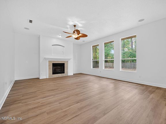 2nd image of 10958 CRICHTON Road