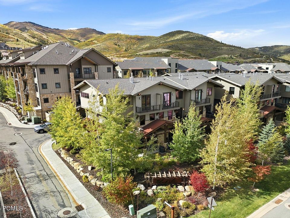 1st image of 3668 Blackstone Dr