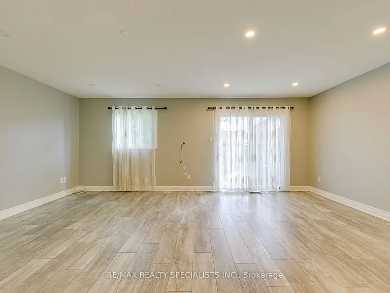 93 Hansen Rd N #100 — Photo 16
