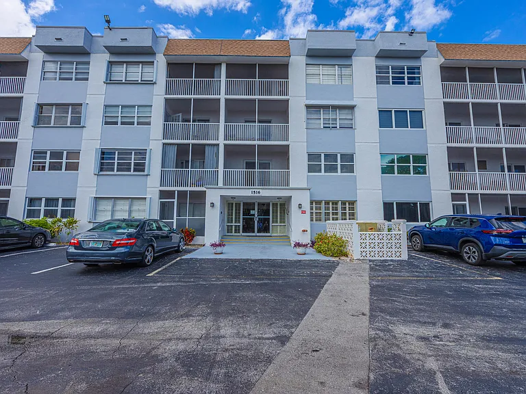 1516 S Lakeside Dr #203 — Photo 21