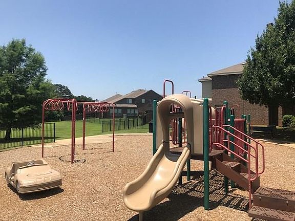 4th image of 1404 Piedmont Dr