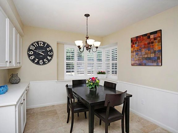 5th image of 302 Southchester Ln