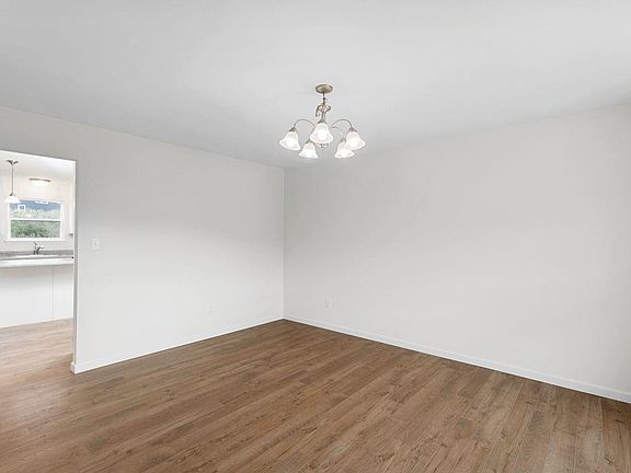 3rd image of 1004 Vardon Meadows Dr