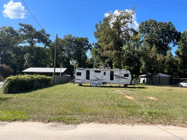 221 Warmouth Dr, Wewahitchka, FL 32465