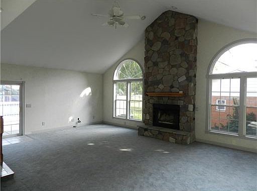 3rd image of 52020 Justine Dr