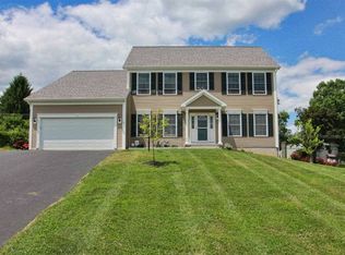 11 Flower Hill Ct, Niskayuna, NY 12309
