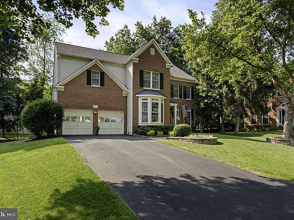 4th image of 8039 Arcadian Shore Ct