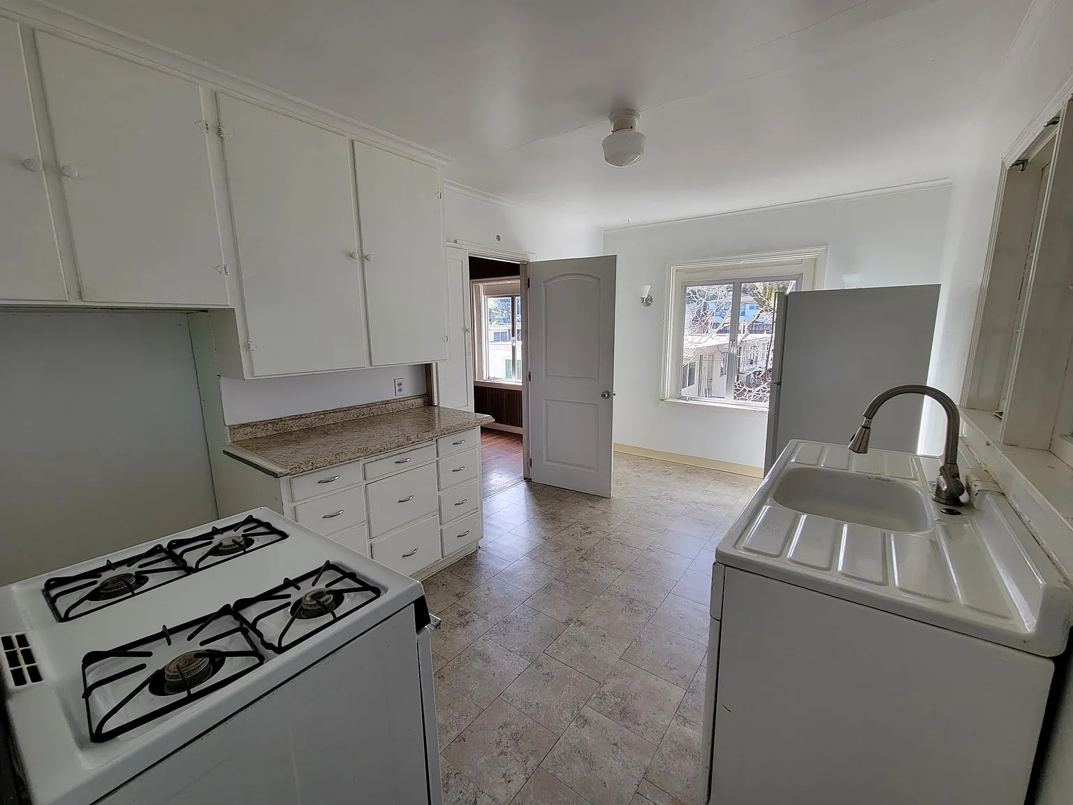 1591 Silverado Trl — Photo 2