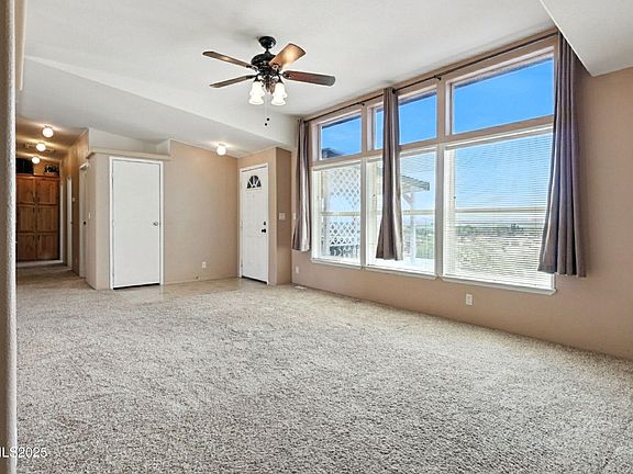 5th image of 16 Ludington Dr