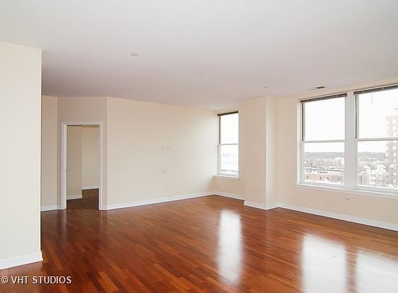 3rd image of 1124 Lake St Unit 504
