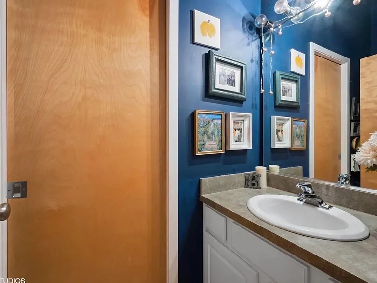1740 N Maplewood Ave #212 — Photo 8