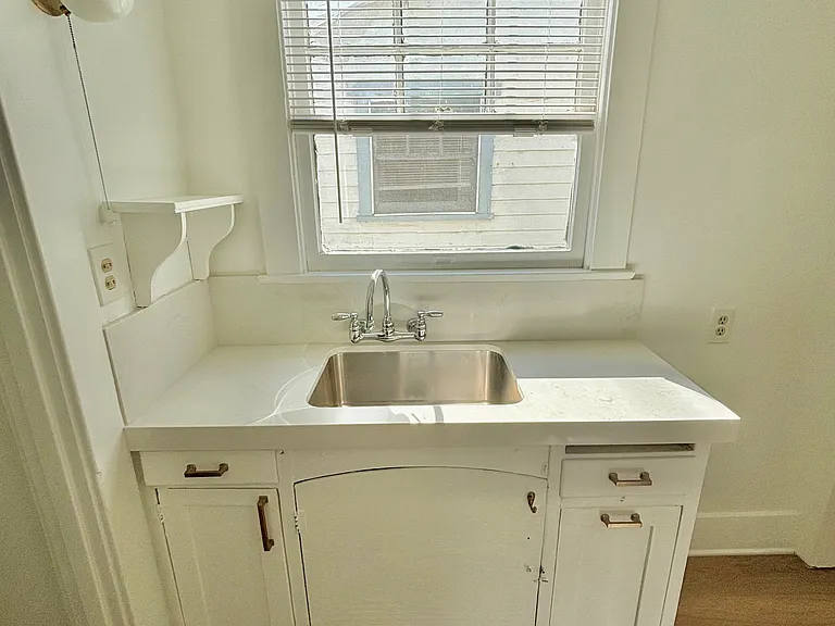233 W 8th St #233 — Photo 10