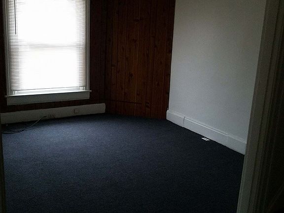 3rd image of 610 Earl Ave